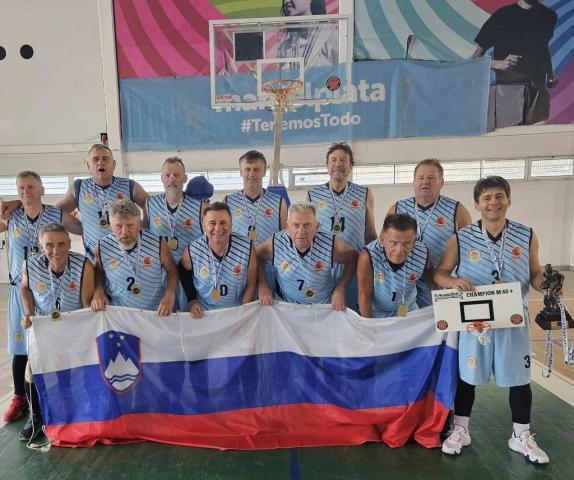 Skupinska slika po dobljenem finalu